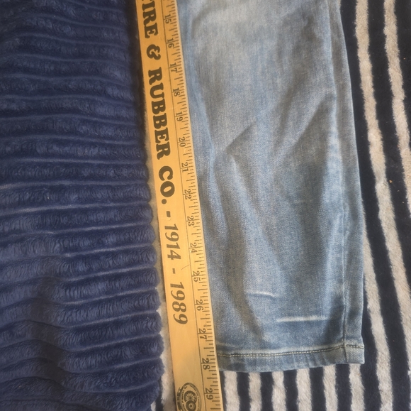 Size 20W Judy Blue Lighter Wash Jeans Relaxed Fit - Picture 2 of 9